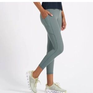 Vuori Women's Green Sage Pocket Leggings. Size XS